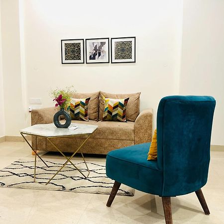Bluo 1Bhk - Dlf Cybercity, Balcony, Lift, Parking Gurgaon Luaran gambar