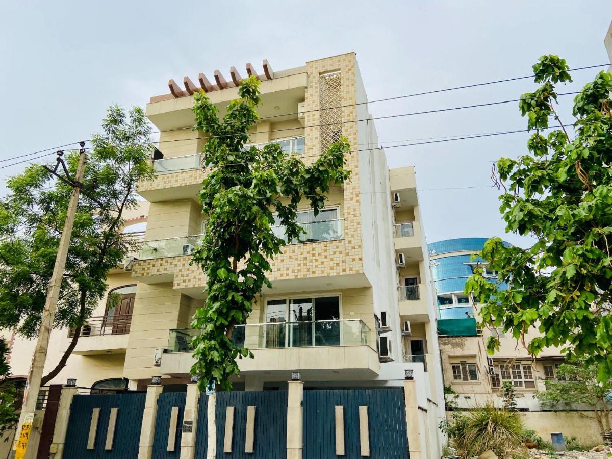 Bluo 1Bhk - Dlf Cybercity, Balcony, Lift, Parking Gurgaon Luaran gambar