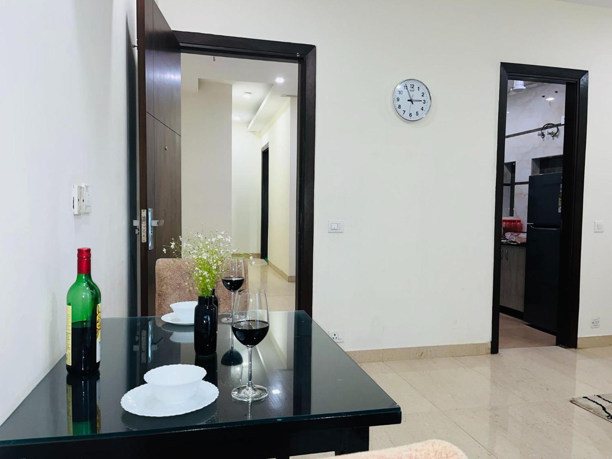 Bluo 1Bhk - Dlf Cybercity, Balcony, Lift, Parking Gurgaon Luaran gambar