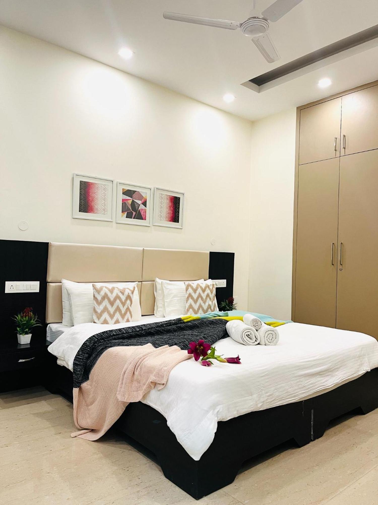 Bluo 1Bhk - Dlf Cybercity, Balcony, Lift, Parking Gurgaon Luaran gambar